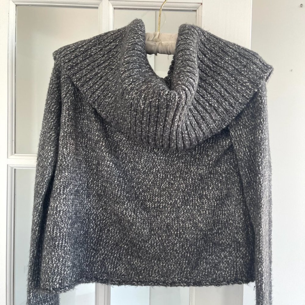 Aerie Chunky Knit over the shoulder sweater - Picture 2 of 6